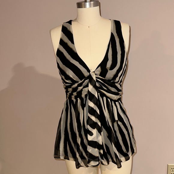DVF Tiger Print Cocktail Top, V-neck, Fit & Flare, 100% Silk, size 6 - Picture 1 of 5